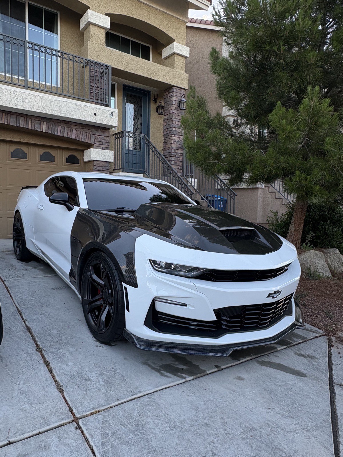 White Camaro SS hand washed by ALRO Details